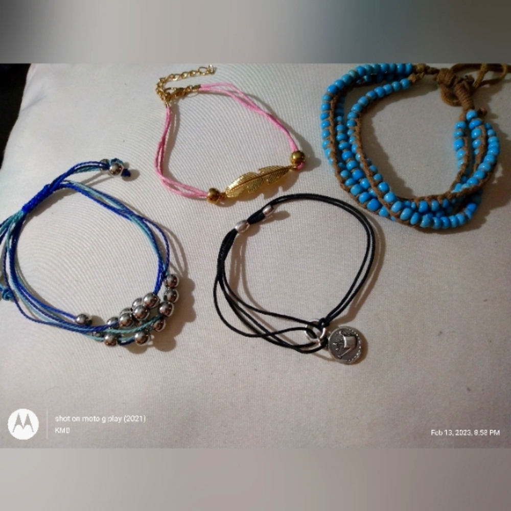 Set of 4 bracelets